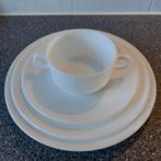 Te koop wit 18x4 = 72-delig servies - 3 x bord + 1x soepkom, Ophalen, Zo goed als nieuw, Bord(en), Effen