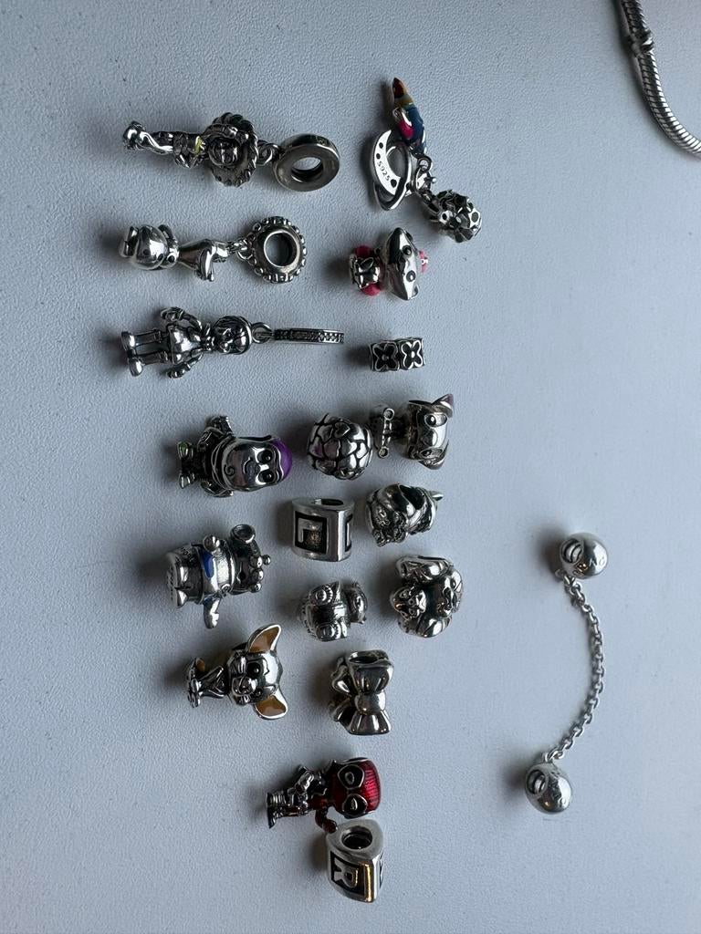 Pandora armband 16 cm met 18 bedels en veiligheidsketting, Sieraden, Tassen en Uiterlijk, Bedels, Pandora, Ophalen of Verzenden