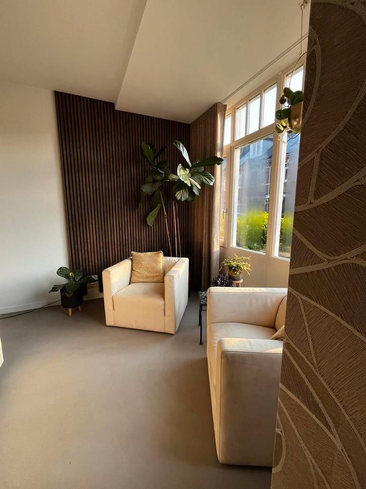 2x Witte Fauteuils van Geschuurd Leer - Eén met defect, Huis en Inrichting, Fauteuils, Gebruikt, Leer, 75 tot 100 cm, Ophalen