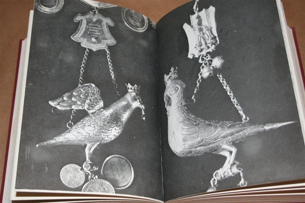 Friese volksgebruiken — Rijk geïllustreerd folkloreboek, Boeken, Ophalen of Verzenden, Gelezen