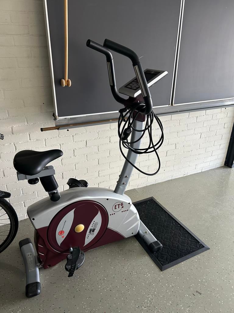 Hometrainer ET6, Ophalen, Gebruikt, Metaal, Benen