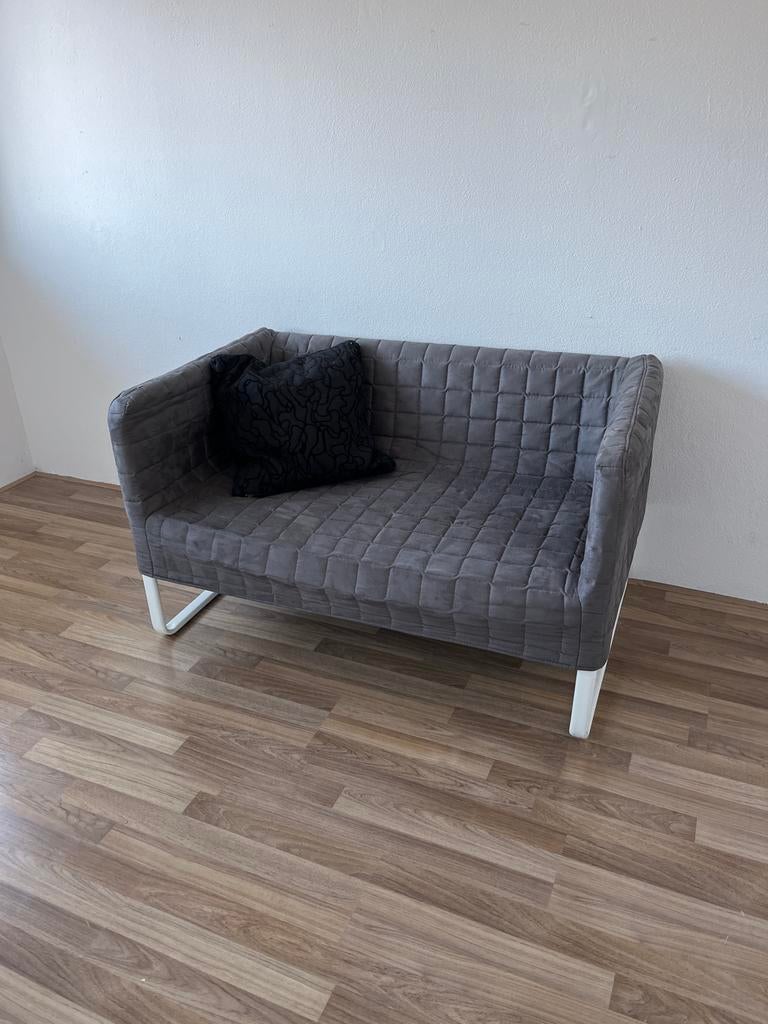 Stijlvolle tweepersoonsbank - Grijs, zo goed als nieuw, Huis en Inrichting, 150 tot 200 cm, Tweepersoons, 75 tot 100 cm, Ophalen of Verzenden