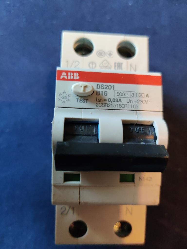 ABB Aardlekautomaat B16 30mA 1p+N DS201 2CSR255180R1165, Hobby en Vrije tijd, Elektronica-componenten, Ophalen of Verzenden, Zo goed als nieuw