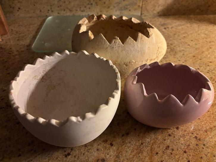 Pasen creatief 3 bakjes aardewerk porselein voor 4 euro, Diversen, Pasen, Gebruikt, Ophalen