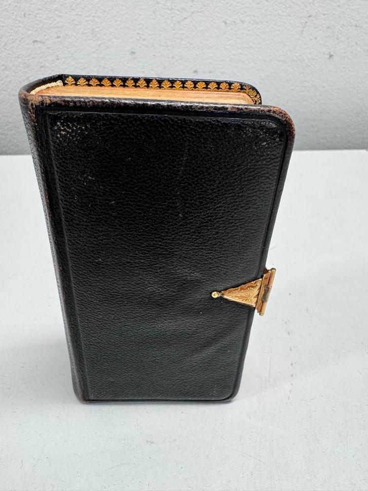 Antieke Bijbel 1867 met 14k Gouden Boekslot & Klavertjes 4, Antiek en Kunst, Antiek | Boeken en Bijbels, Ophalen of Verzenden