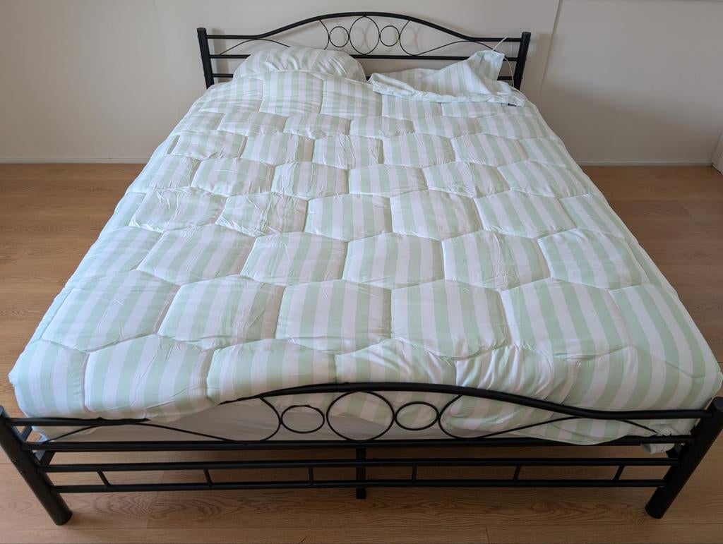 Tweepersoonsbed 160x200 met matras en beddengoed, Ophalen, Zwart, Tweepersoons, Zo goed als nieuw