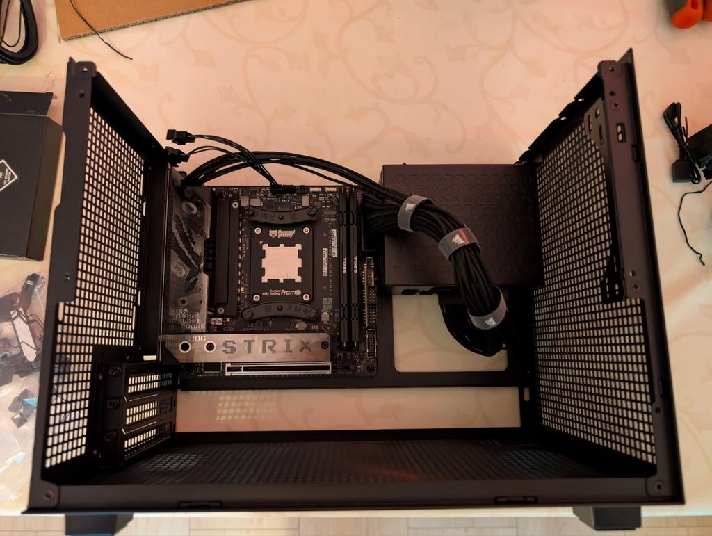 ASUS ROG Strix X870-I GAMING WIFI, Computers en Software, Moederborden, Ophalen of Verzenden, Zo goed als nieuw, Mini-ITX, AM5 X870