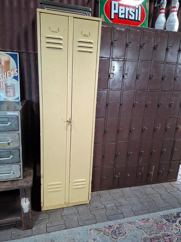 Okergele vintage locker, Huis en Inrichting, Kasten | Lockerkasten, Ophalen, Gebruikt
