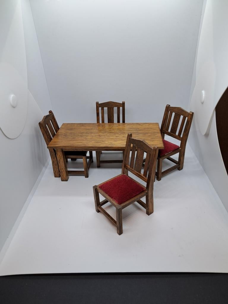 Ouderwetse tafel en stoelen 1:12, Ophalen of Verzenden, Gebruikt, Poppenhuis