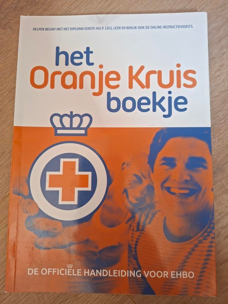 Het Oranje Kruis boekje - Officiële handleiding EHBO, Boeken, Ophalen of Verzenden, Zo goed als nieuw, Het Oranje Kruis