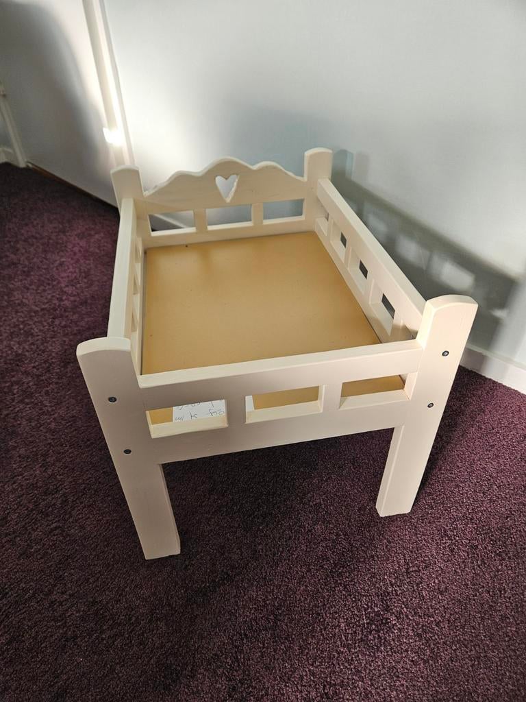 Leuk poppenbedje hoog 37cm br.38,5 lang 50 cm, Kinderen en Baby's, Speelgoed | Poppen, Ophalen, Nieuw, Babypop