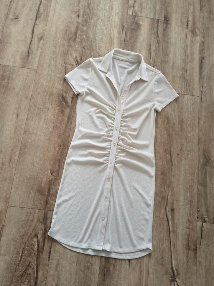 Prachtige strakke witte jurk met knopen en kraag, maat S., Kleding | Dames, Jurken, Zo goed als nieuw, Maat 36 (S), Wit, Boven de knie