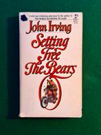 Setting Free The Bears - John Irving (Pocket Fiction), Ophalen of Verzenden, Gelezen, Amerika