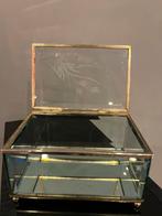 VINTAGE GLAZEN SIERADENDOOS DOOS EN DEKSEL MET MESSING, Ophalen of Verzenden, Zo goed als nieuw, Hardcase