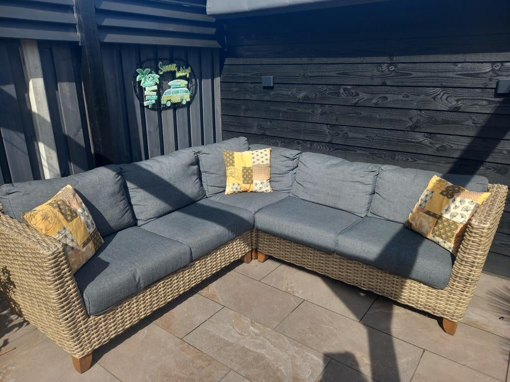 SUNS lounge-hoekbank, Ophalen, 5 zitplaatsen, Kunststof, Gebruikt