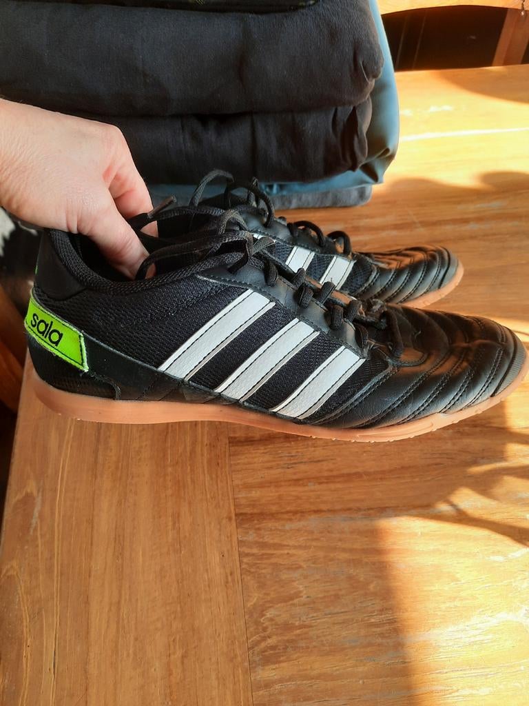 Adidas Zaalschoenen/gymschoenen maat 42,5, Kleding | Heren, Schoenen, Ophalen of Verzenden, Zo goed als nieuw