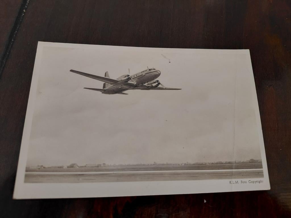 CONVAIRLINER  VAN DE KLM  met Perfin K  SCHIPHOL  1953, Ophalen of Verzenden, Gebruikt, Kaart, Foto of Prent