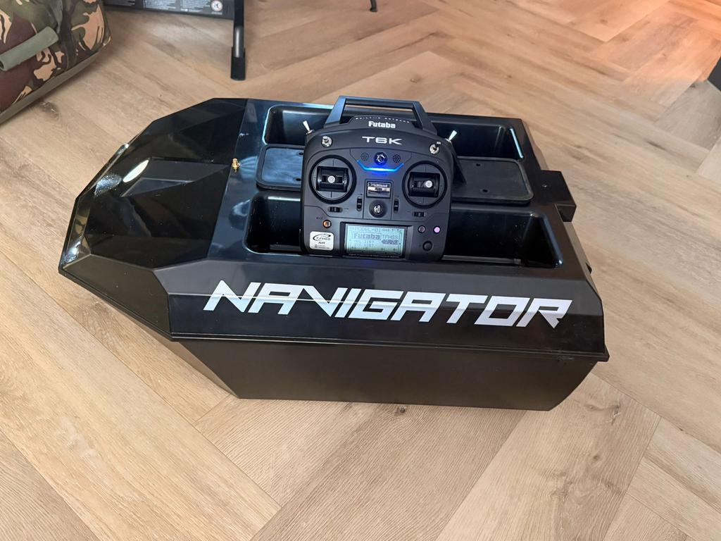 Navigator voerboot met raymarine dragonfly 5 pro, Watersport en Boten, Hengelsport | Karpervissen, Ophalen of Verzenden, Zo goed als nieuw