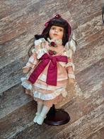 Porseleinen pop nieuw, Antiek en Kunst, Antiek | Speelgoed, Ophalen of Verzenden