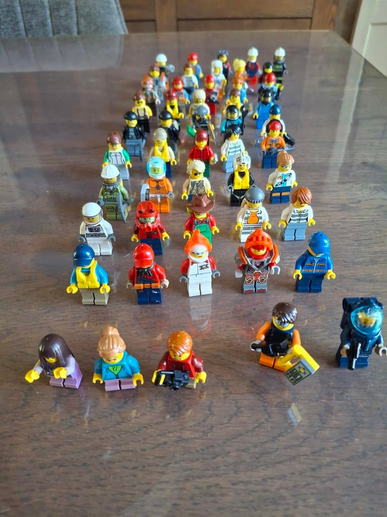 50 verschillende Lego poppetjes met diverse accessoires, Kinderen en Baby's, Speelgoed | Duplo en Lego, Ophalen of Verzenden, Zo goed als nieuw