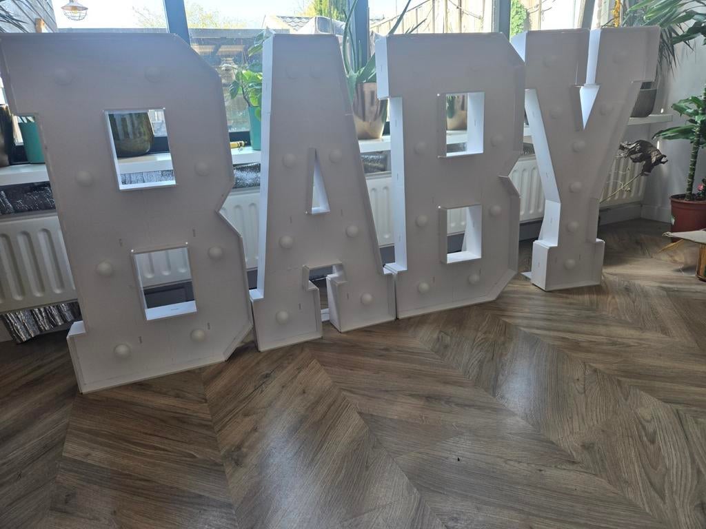 Grote BABY Lichtletters voor Gender Reveal of Babyshower, Hobby en Vrije tijd, Feestartikelen, Ophalen of Verzenden, Zo goed als nieuw