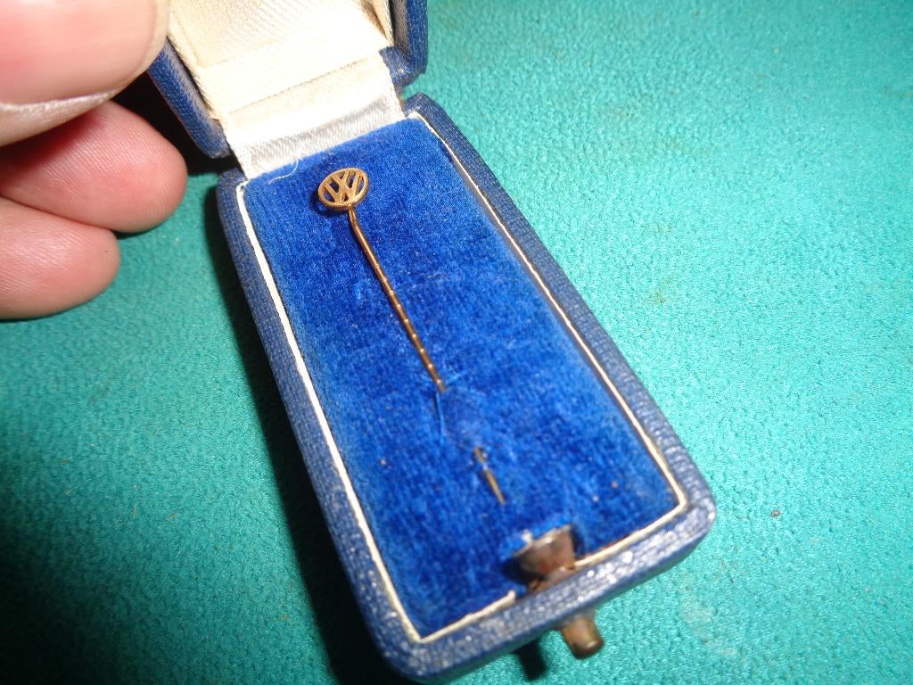 VW volkswagen speld goud gemerkt in doosje, Verzenden