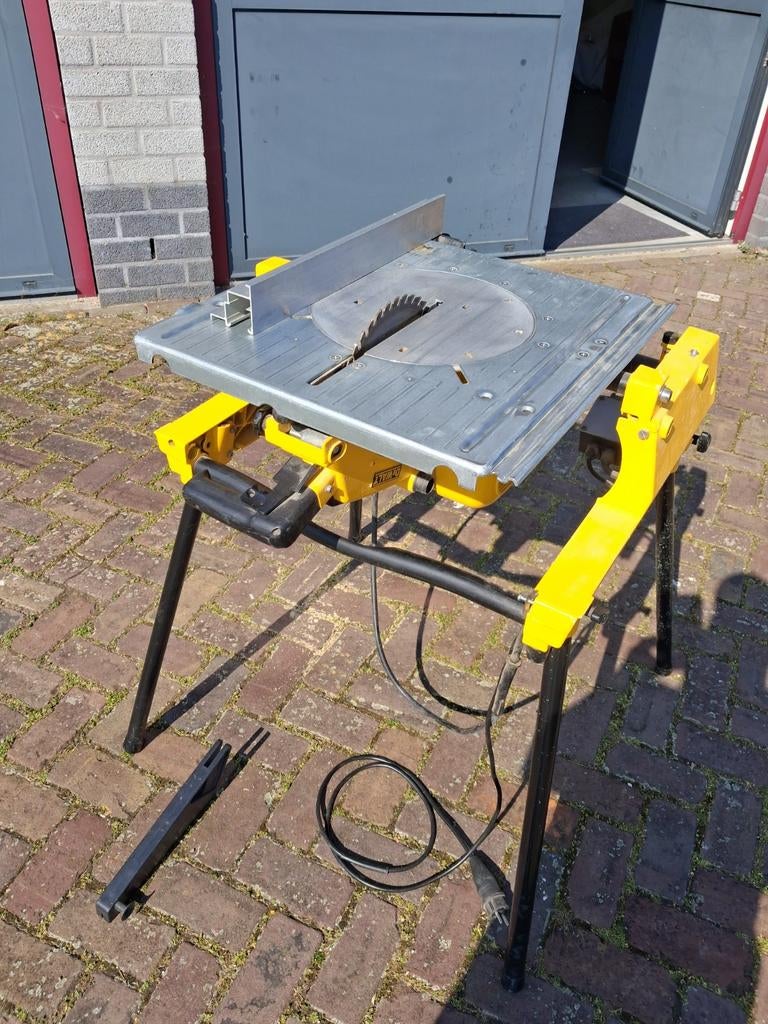 De Walt zaagtafel, Doe-het-zelf en Verbouw, Gereedschap | Zaagmachines, Ophalen, Gebruikt, Cirkelzaag, 30 tot 70 mm