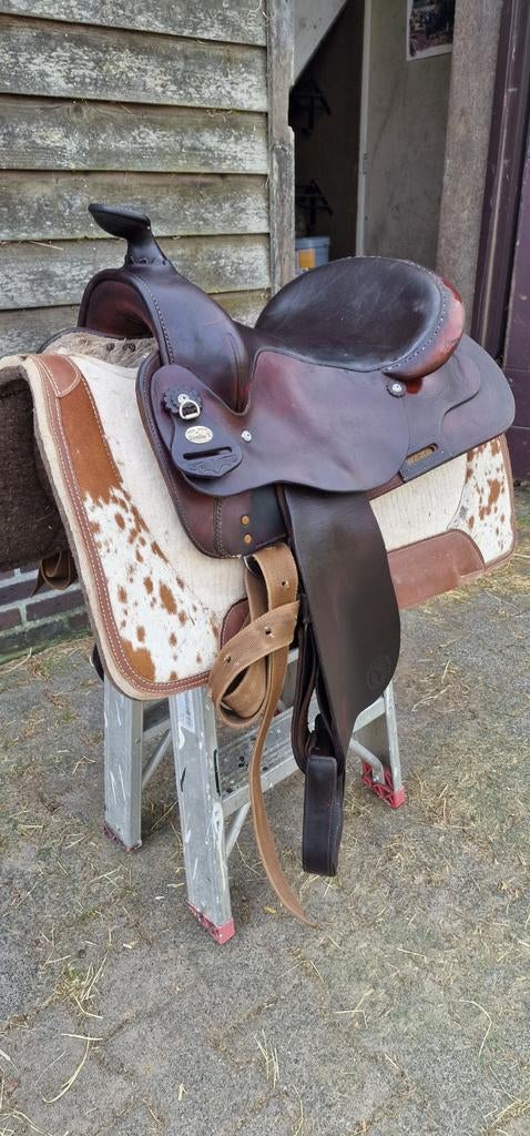 Westernzadel circle Y. En een Edix western zadel, Dieren en Toebehoren, Ophalen, Western