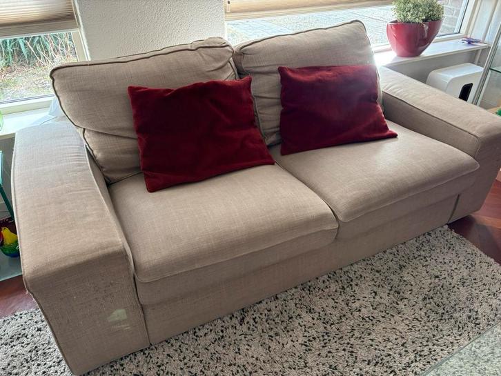 Te koop: beige 2-zitsbank incl grote opbergpoef Ikea Kivik, Huis en Inrichting, Banken | Bankstellen, Gebruikt, Rechte bank, Tweepersoons