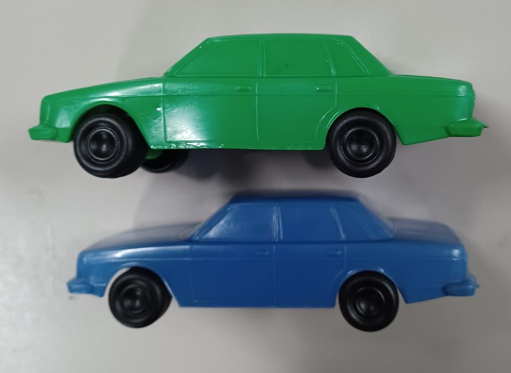 Volvo 244DL van Plasto, uit verzameling, prijs is per twee., Hobby en Vrije tijd, Modelauto's | 1:43, Nieuw, Auto, Overige merken