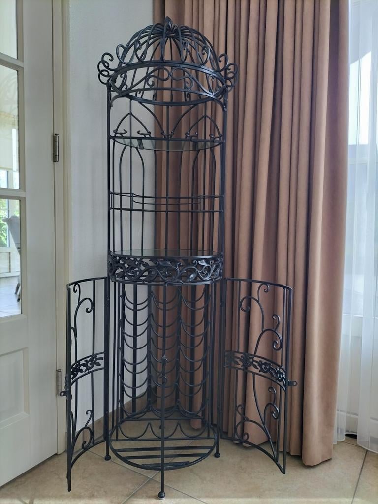 Wijn Korf zwart metaal, Ophalen, Zo goed als nieuw