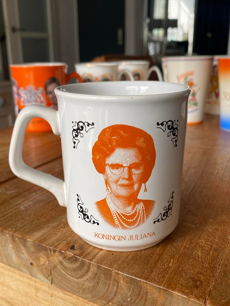 Vintage Koningsdag Mokken Juliana & Beatrix 1980, Ophalen of Verzenden, Gebruikt, Nederland, Servies
