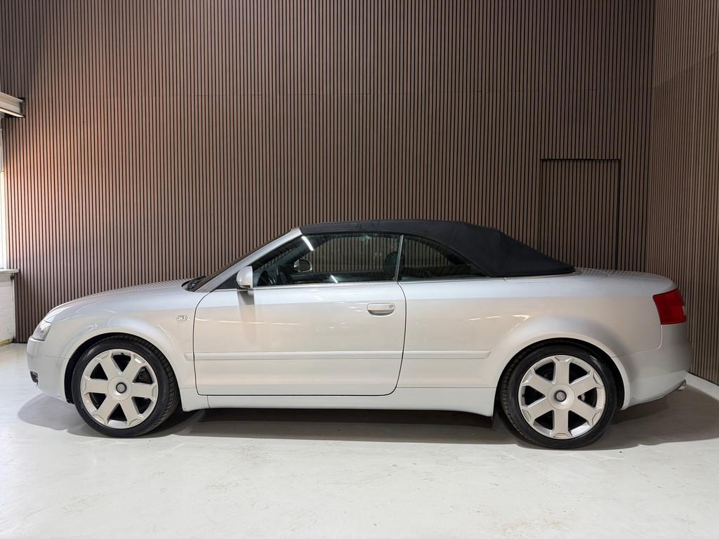 Audi A4 Cabriolet 2.4 V6 Exclusive Nieuwstaat/Automaat/Leer/, Auto's, Audi, Gebruikt, 1670 kg, Cabriolet, 4 stoelen