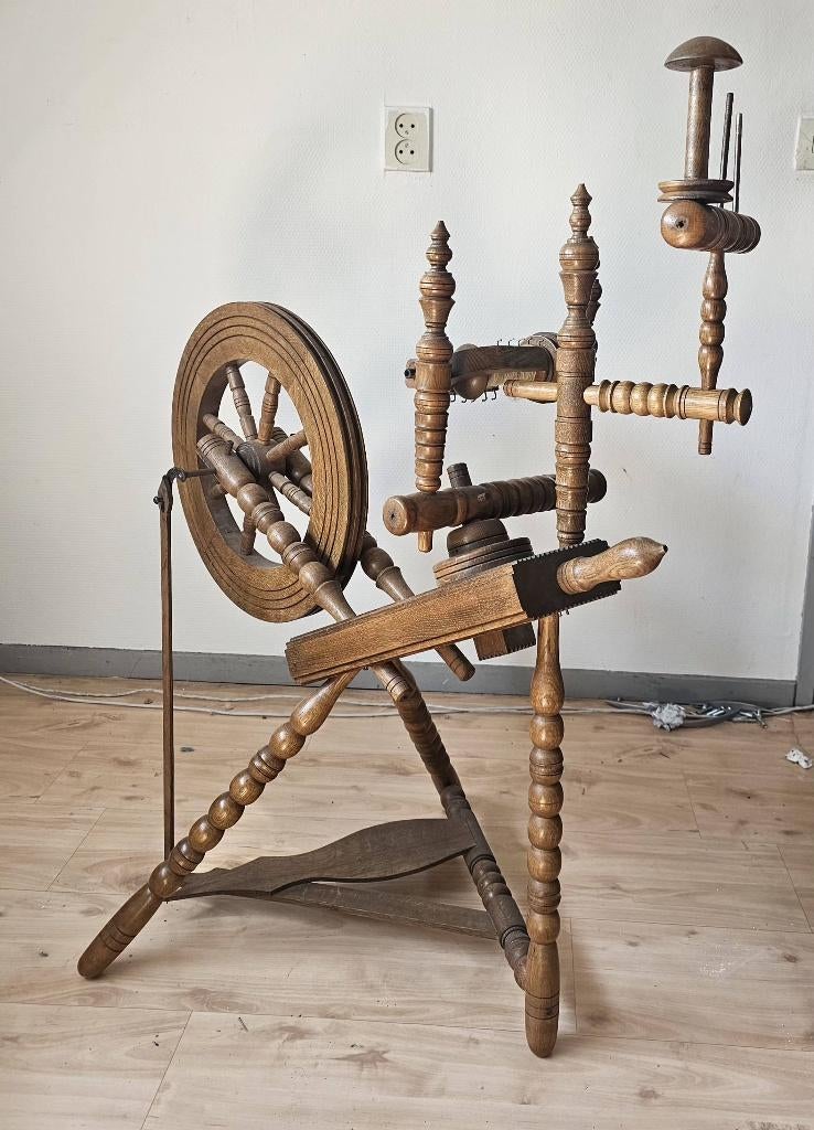 Antiek spinnenwiel, Ophalen, Spinnewiel