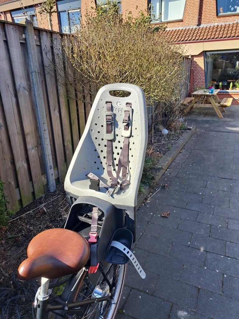 Yepp achterzitje inclusief adapter en sleutels, Ophalen, Zo goed als nieuw, Achterzitje, Yepp