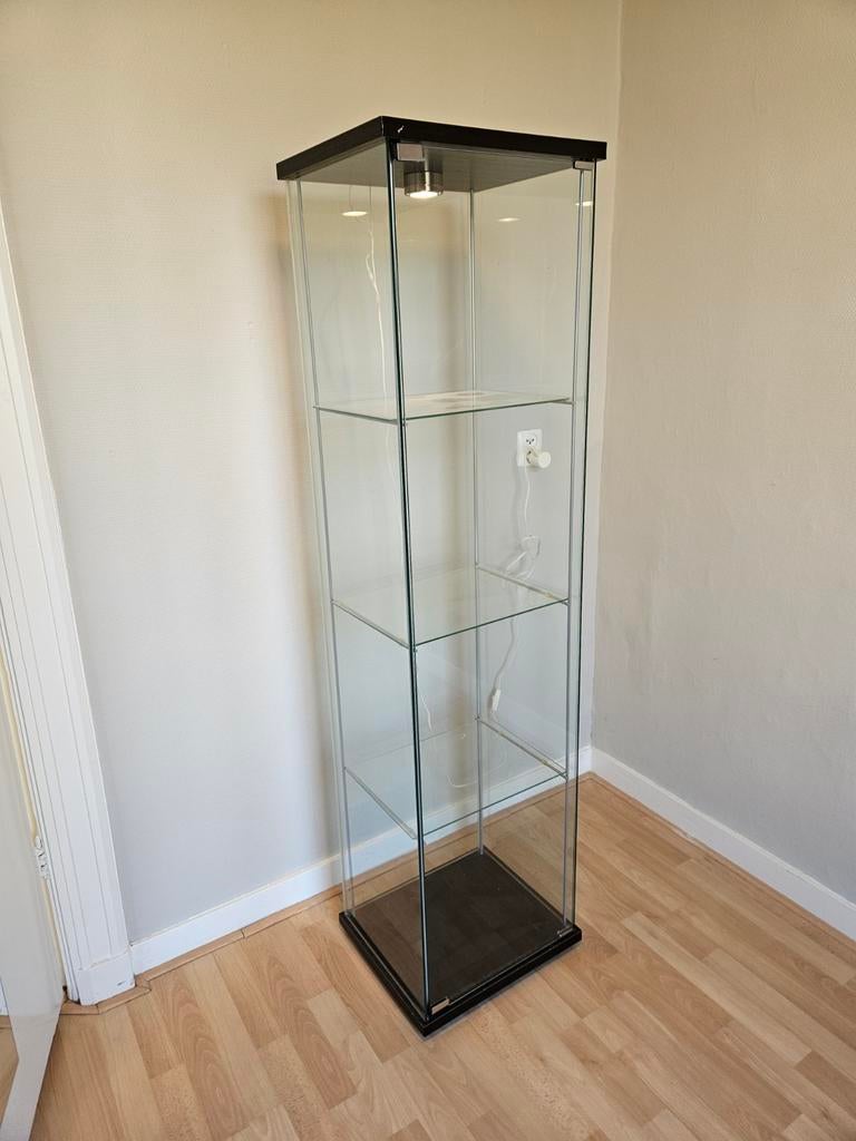 Glazen vitrinekast met verlichting, Huis en Inrichting, Kasten | Vitrinekasten, Ophalen, Minder dan 50 cm, Glas, Modern