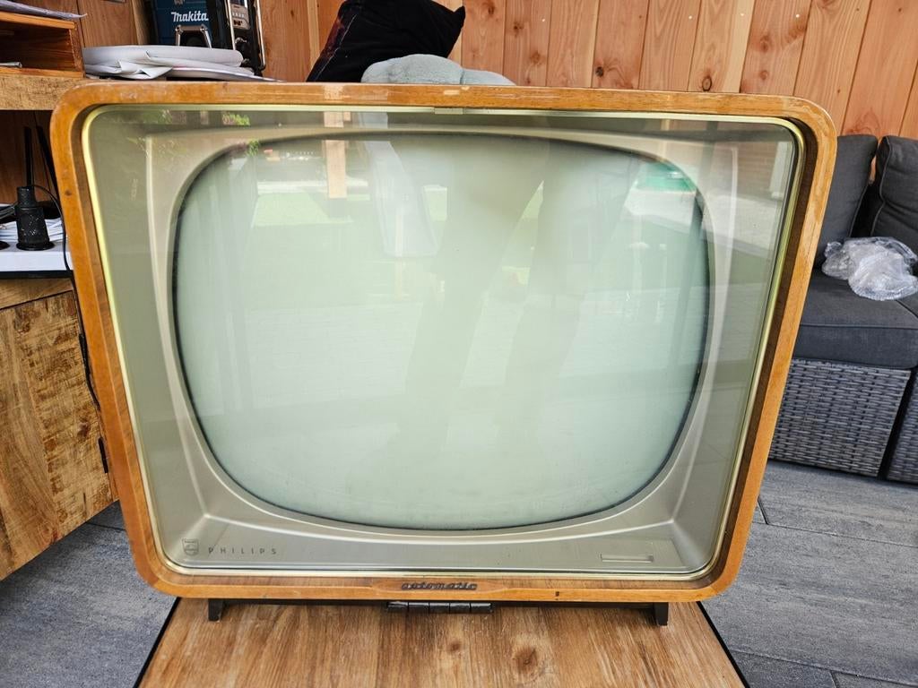Vintage Philips televisie, Ophalen