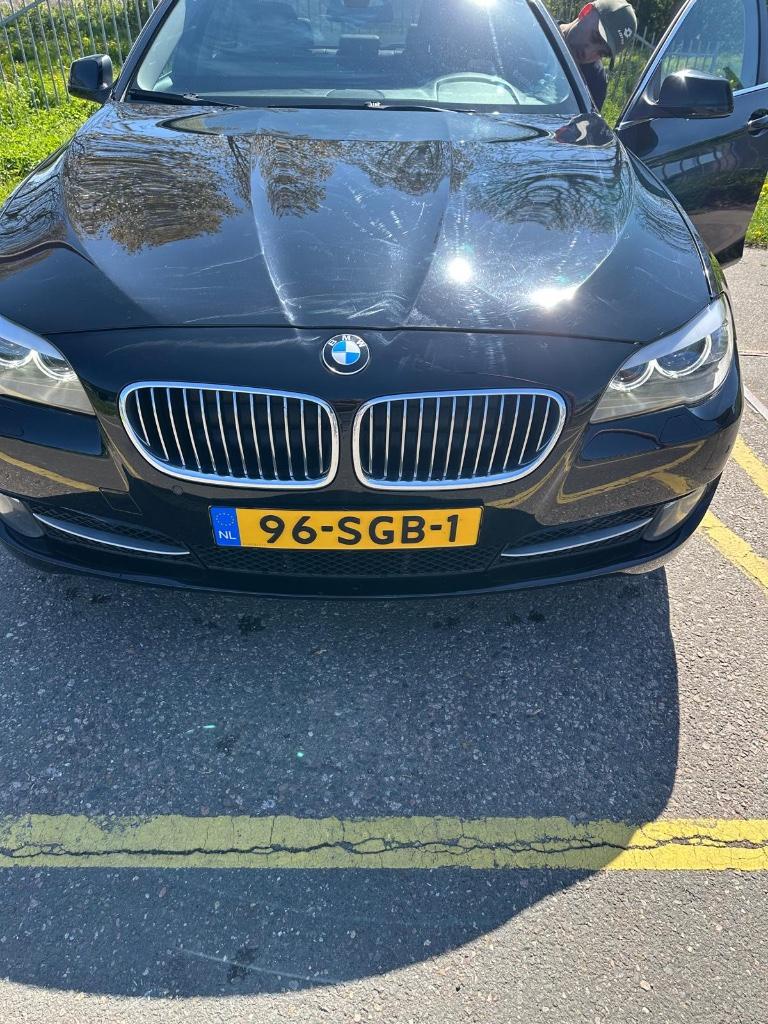 BMW 5-Serie 3.0 I 523 AUT 2011 Zwart, Auto's, BMW, Achterwielaandrijving, 2000 kg, Bruin, 750 kg