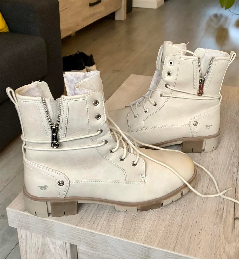 Mustang maat 42, Kleding | Dames, Schoenen, Beige, Lage of Enkellaarzen, Nieuw, Ophalen of Verzenden