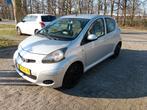 Toyota Aygo 1.0 12V Vvt-i 5DRS 2011 Grijs, Voorwielaandrijving, Stof, Metallic lak, 4 stoelen