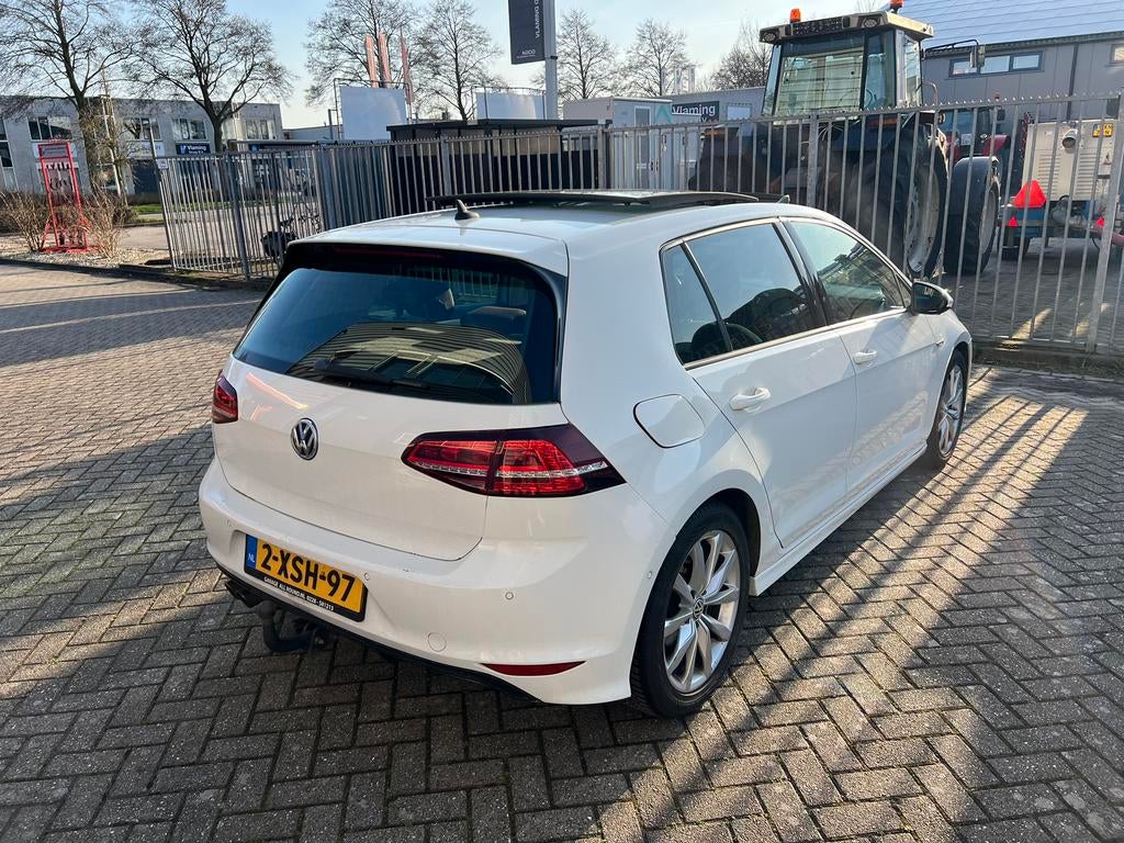 Volkswagen Golf 1.4 TSI 5D DSG 2014 Wit Panoramadak R-Line, 125 pk, 4 cilinders, Wit, 1395 cc