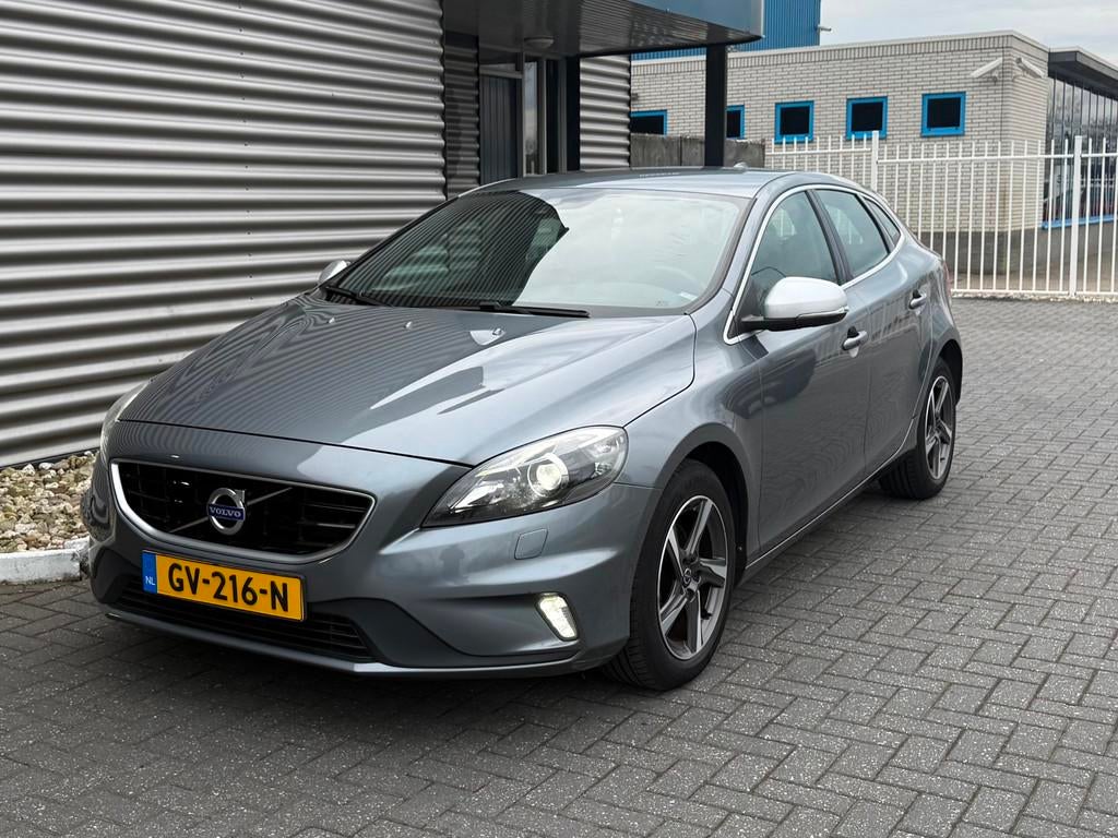Volvo V40 2.0 D2 R-Design Business, Auto's, Volvo, Voorwielaandrijving, Gebruikt, Euro 6, 4 cilinders