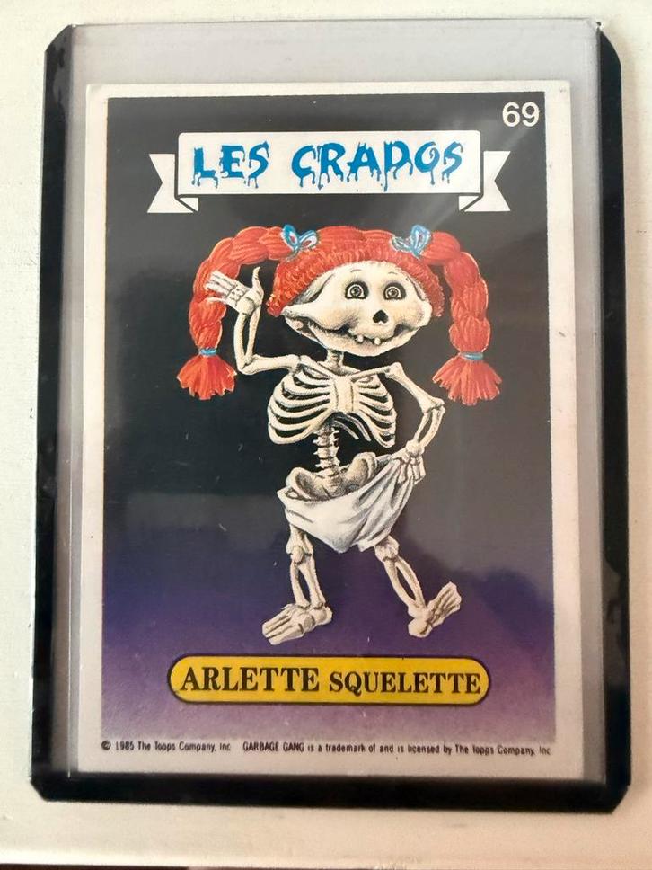 Garbage Pail Kids Sticker Arlette Squelette (Les Crados), Hobby en Vrije tijd, Stickers en Plaatjes, Zo goed als nieuw, Sticker