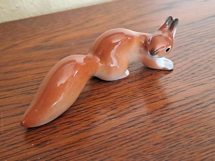 Vintage porseleinen eekhoorn uit USSR beeldje, Verzamelen, Beelden en Beeldjes, Zo goed als nieuw, Dier, Ophalen of Verzenden