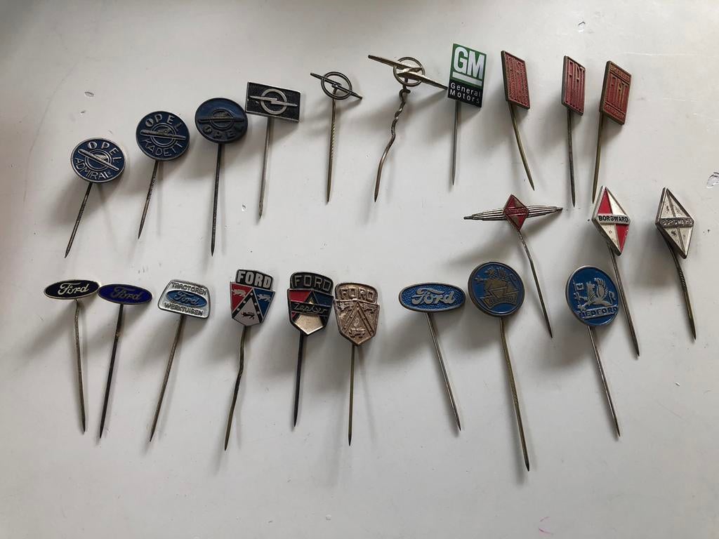 Serie 12: speldjes oa Opel GM FIAT Ford Bedford Borgward, Ophalen of Verzenden, Zo goed als nieuw, Overige onderwerpen