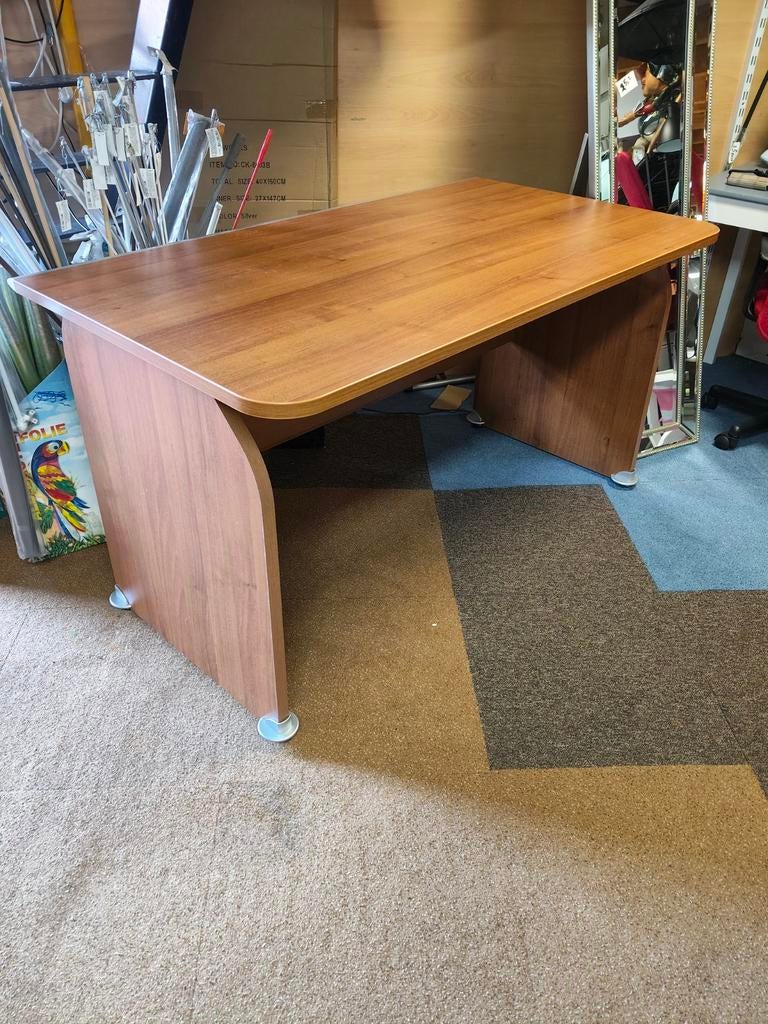 Aangeboden Nieuw Bureau zonder Laden, Ophalen, In hoogte verstelbaar, Nieuw