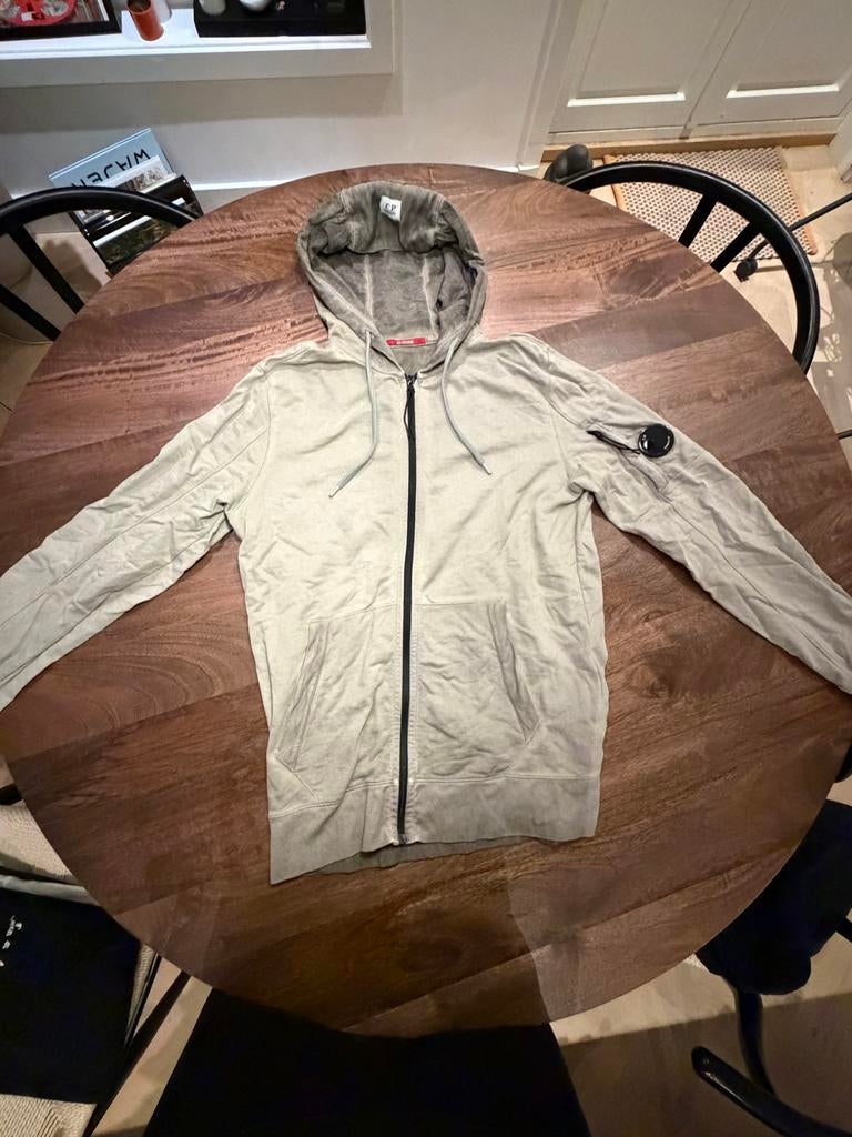 CP Company Heren Vest met Capuchon - Lichtgrijs - Maat L, Kleding | Heren, Truien en Vesten, Ophalen of Verzenden, Zo goed als nieuw