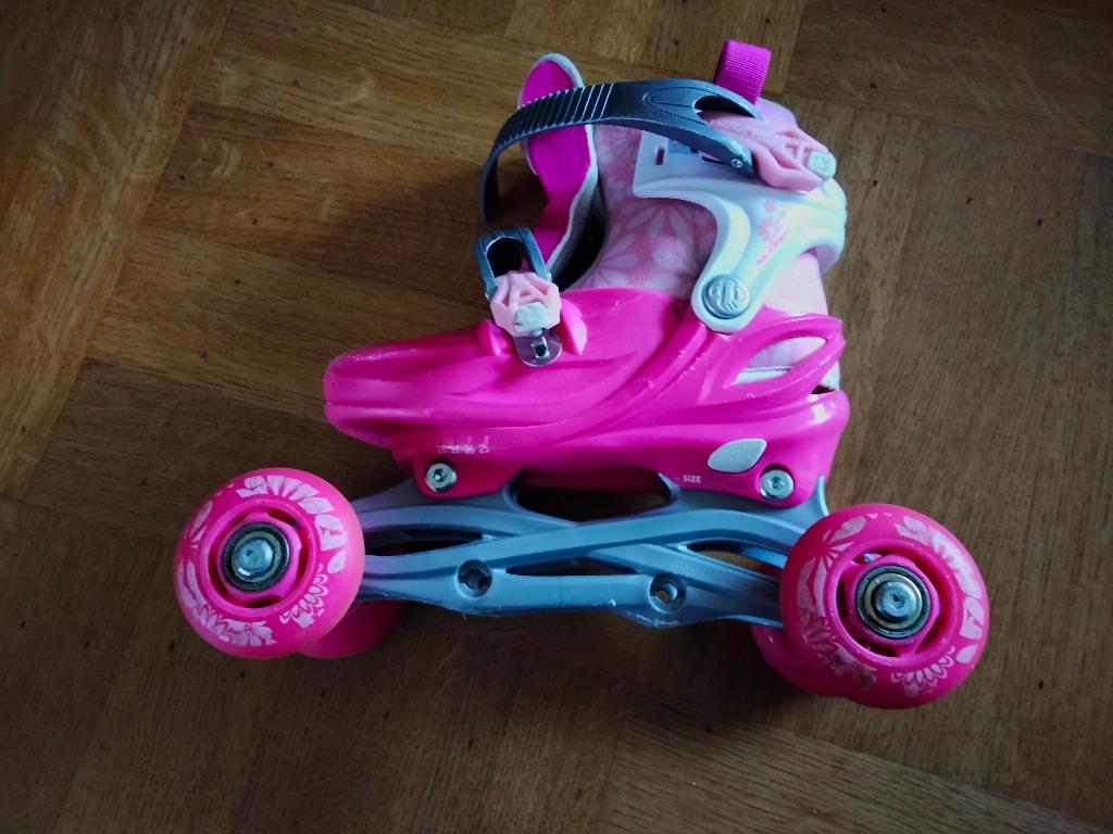 Verstellbare skeelers voor meisjes (25-28) & beschermers, Verstelbaar, Kinderen, Zo goed als nieuw, Inline skates 4 wielen