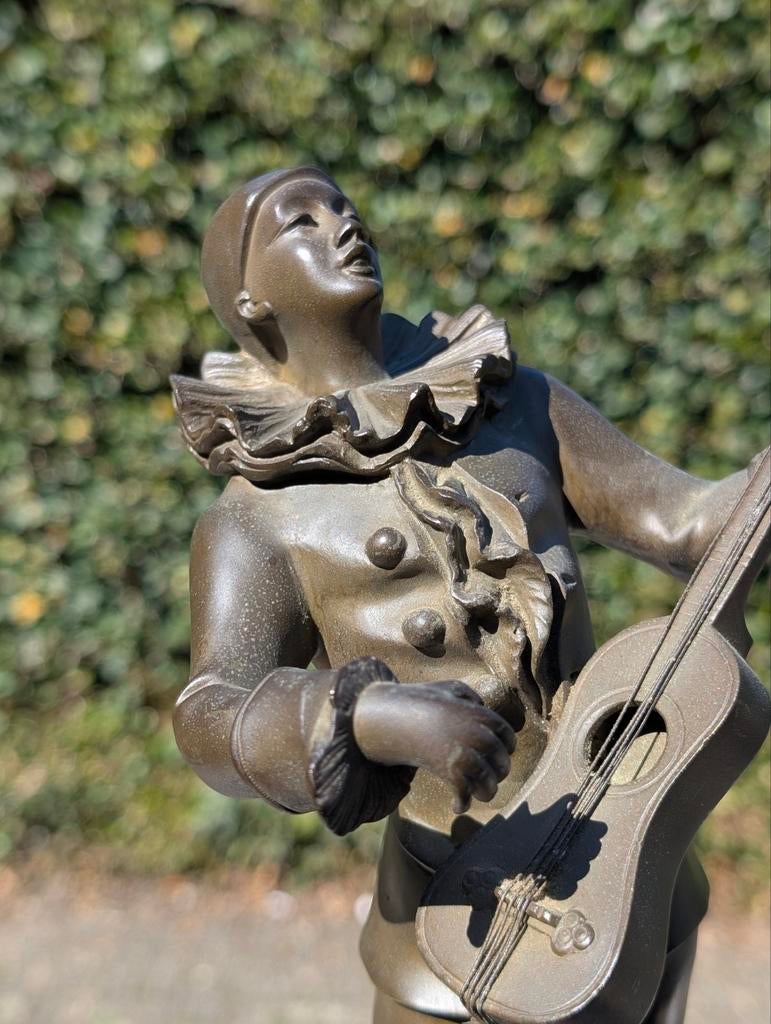 Antiek beeldje bronzen muzikant 31 cm hoog €195., Ophalen