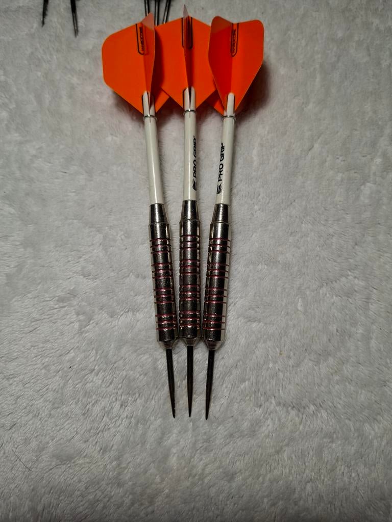 22 gram steel tip darts, Ophalen of Verzenden, Gebruikt, Pijlen